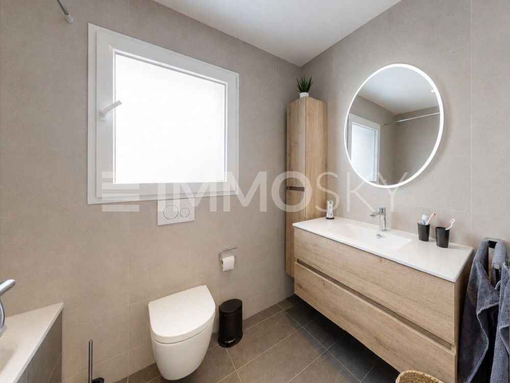 Duplex familial proche de toutes les commodités - Salle de bains moderne