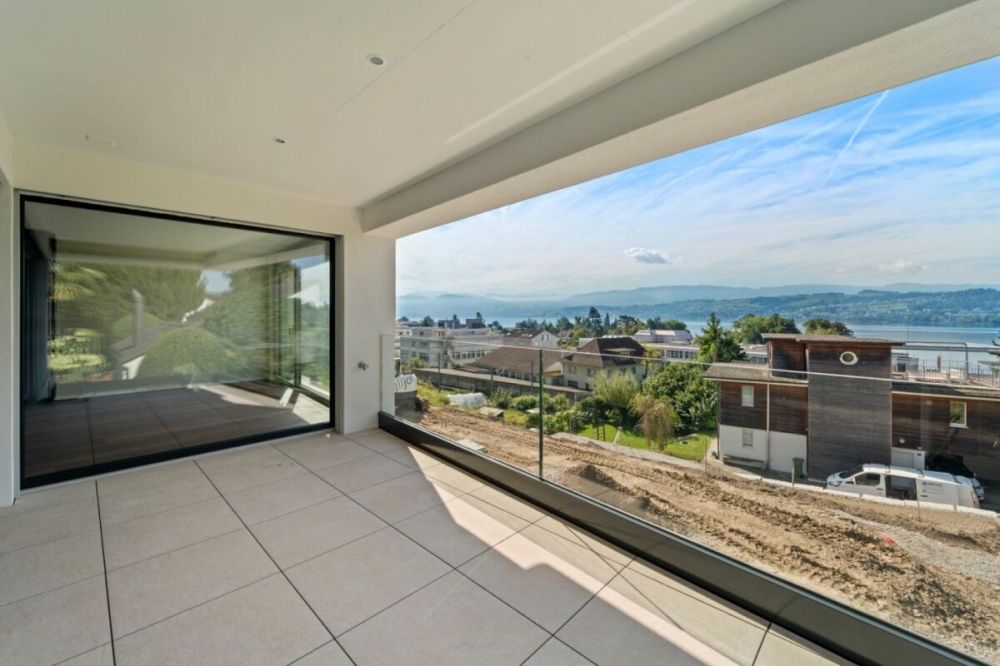 Grosszügige Wohnung mit See- und Bergsicht (Neubau) - Balkon (Richtung Südosten)