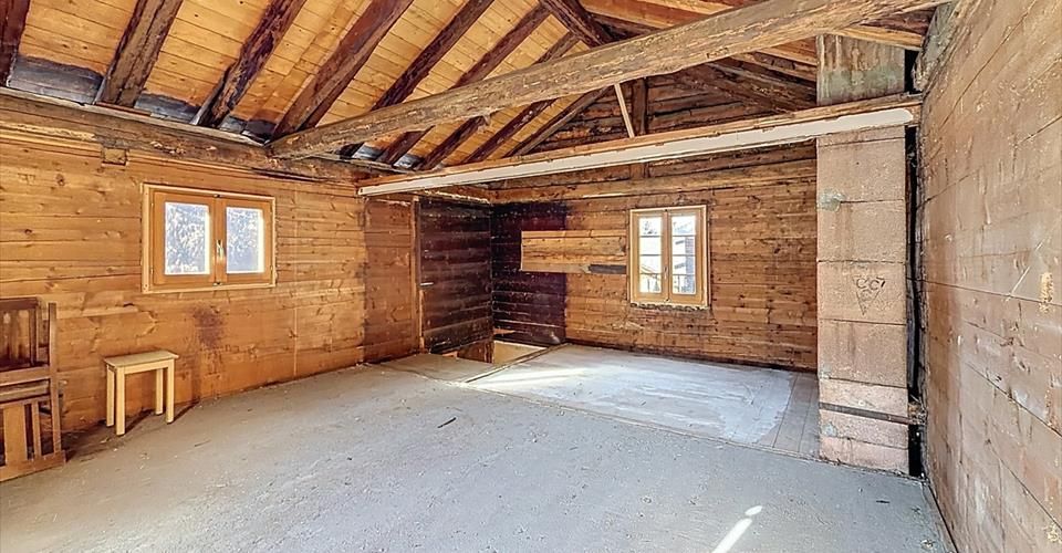 Chalet à rénover – L'âme d'une grange alpine à Sarreyer - Maison jumelée 4.5 pièces - image - 4
