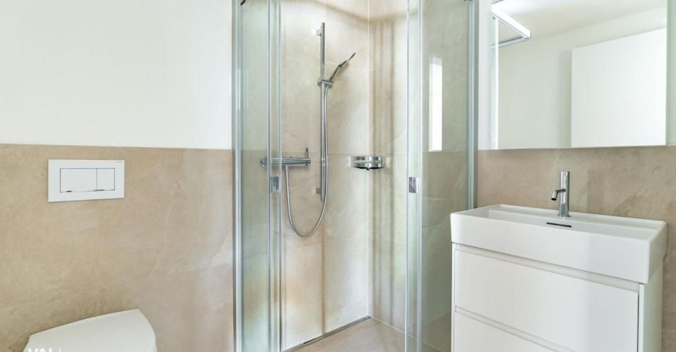 4.5-Zimmer-Wohnung mit grossem Wohnbereich und eigenem Gartenanteil - A 2.1 - Appartement 4.5 pièces - image - 9