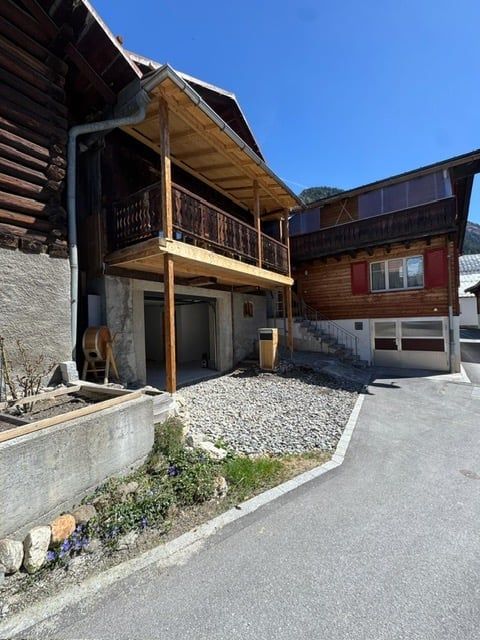 Erstvermietung" Charmanter 2.5-Zimmer-Stallumbau an ruhiger Lage in Curaglia -  Bild 1