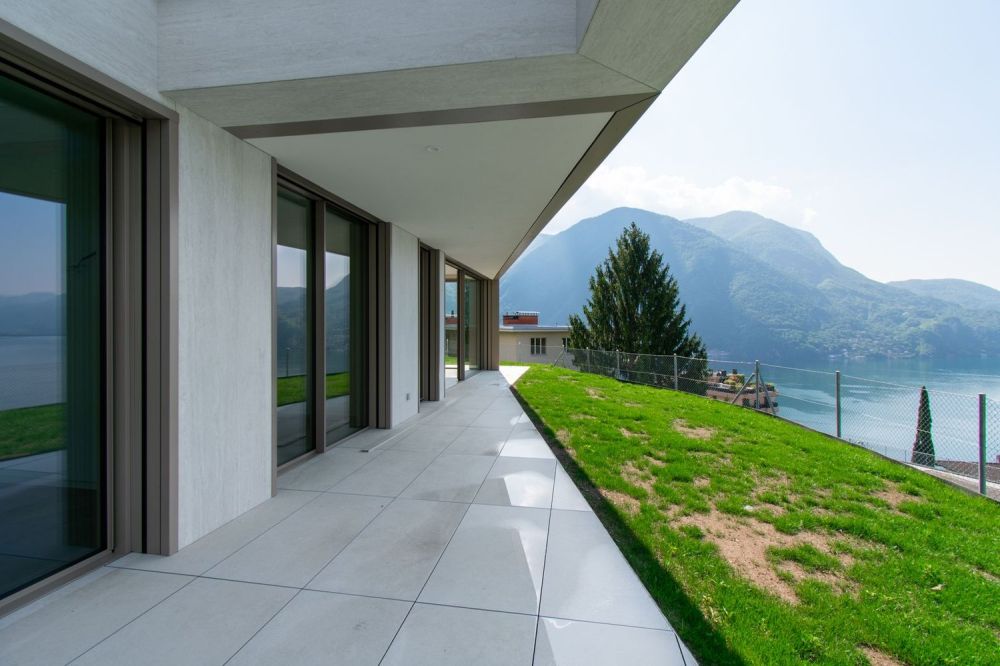 LUSSUOSO APPARTAMENTO CON GIARDINO PANORAMICO E VISTA LAGO -  Bild 7