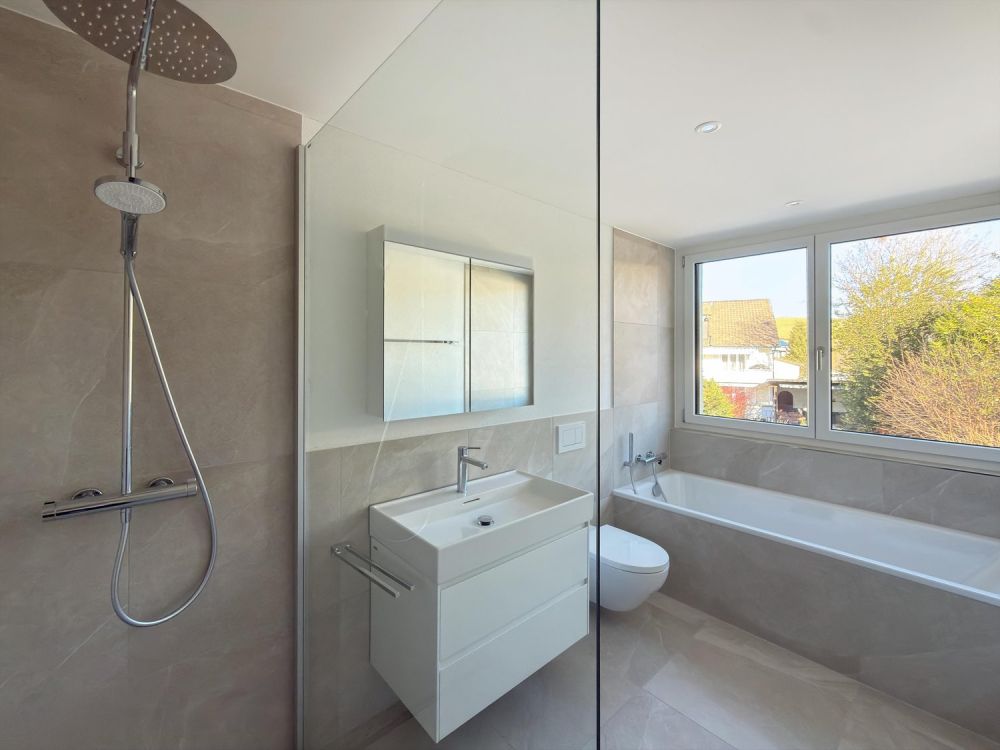 Collina - Letzte Wohnung - Hochwertige 4½-Zimmer-Wohnung mit Terrasse - Badezimmer