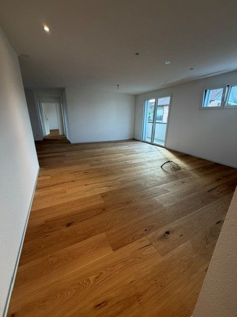 DIE LETZTE 4.5-ZIMMER WOHNUNG MIT 2 BALKONEN IM  KERN VON SCHMITTEN -  Bild 3