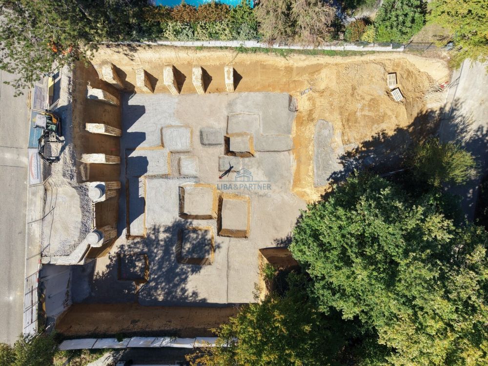 Exklusives Wohnen in privatem Rahmen - nur 3 Wohneinheiten - Grundstück / Baufortschritt  / Property / Construction Progress