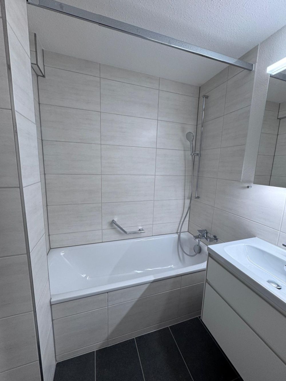 neu sanierte, stilvolle Maisonette-Wohnung im Dorfkern Tägerwilen -  Bild 2
