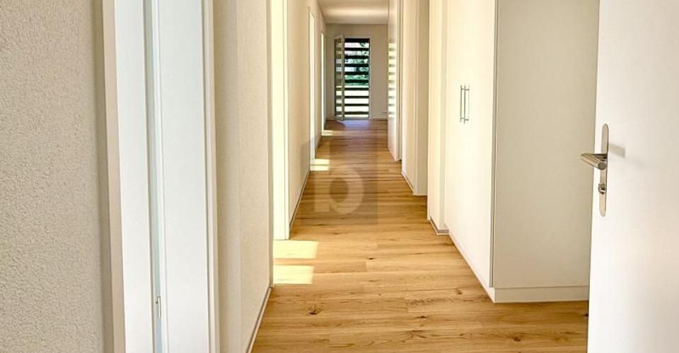 HOCHWERTIG UND LICHTDURCHFLUTET IM NEUBAU - Appartement 4.5 pièces - image - 2