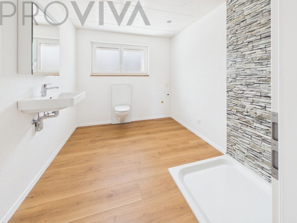 Modernes neues Haus mit grosszügigem Aussenbereich und viel Platz -  Bild 8