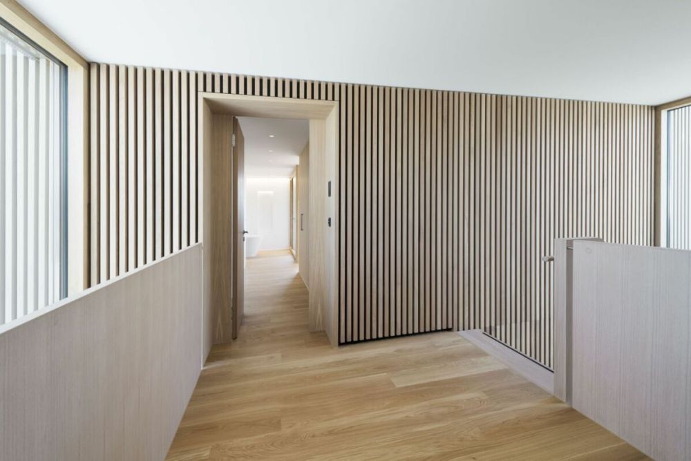 Luxuriöse 6.5-Zimmer-Villa mit herrlichem Garten, Poolanlage und Koi-Teich - Bild 11