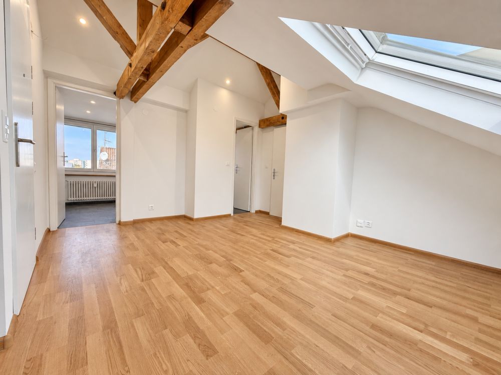 Stilvoll renovierte 2.5-Zimmerwohnung im Dachgeschoss als Erstbezug -  Bild 9