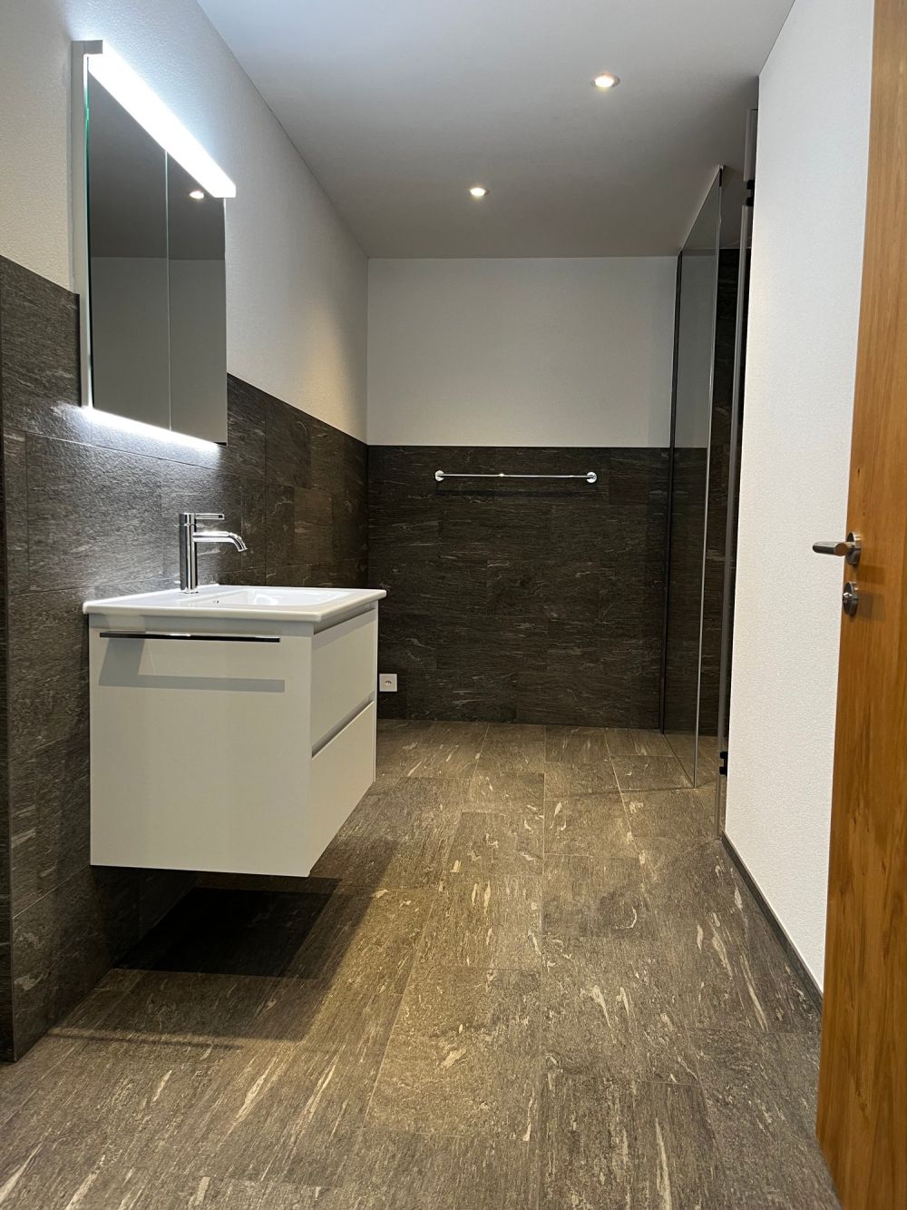 Moderne 3.5-Zimmerwohnung mit Sitzplatz und Bergblick in Rabius (Erstwohnung) - Bild 5