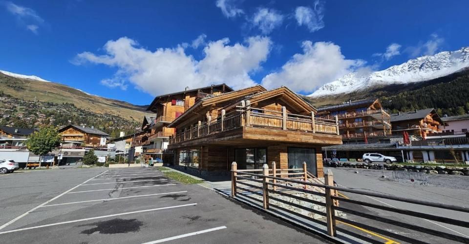 Au cœur de Verbier, place centrale - Superbe immeuble mixte - Chalet 6 pièces - image - 1