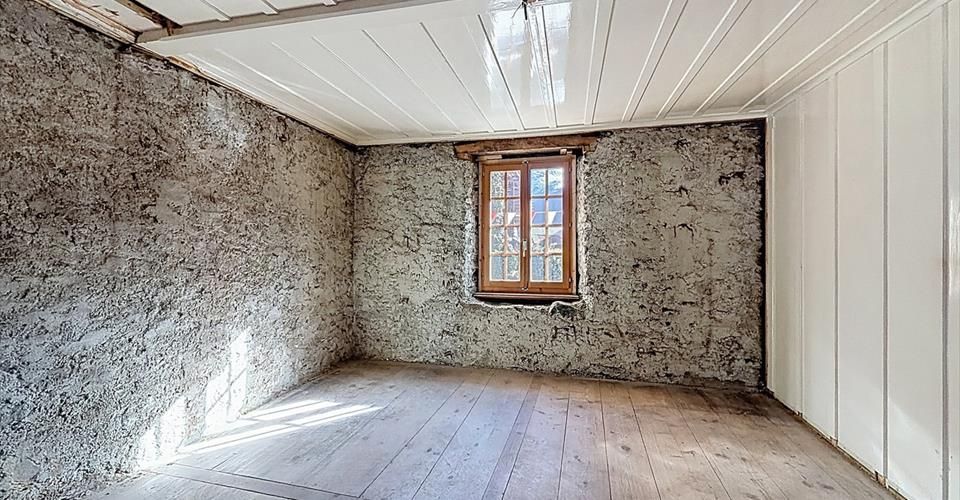 Chalet à rénover – L'âme d'une grange alpine à Sarreyer - Maison jumelée 4.5 pièces - image - 11