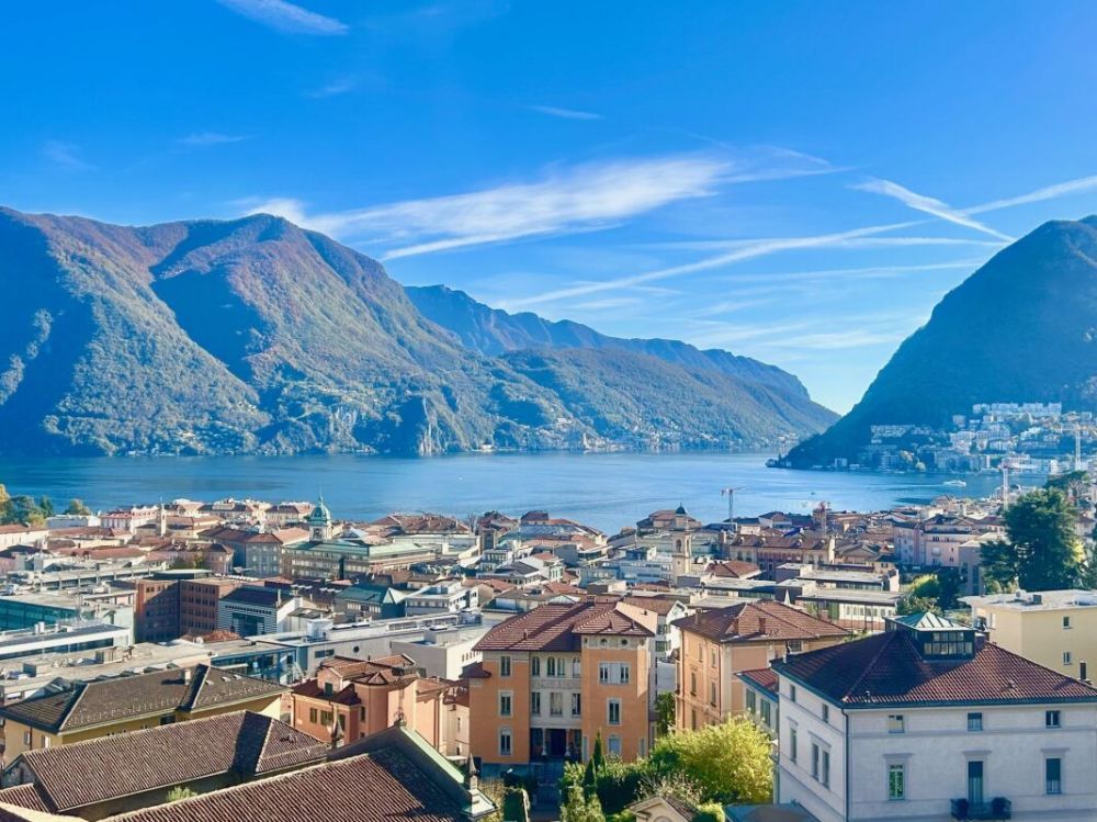 Grosszügiges Attikawohnung mit spektakulärem Seeblick -  Bild 1