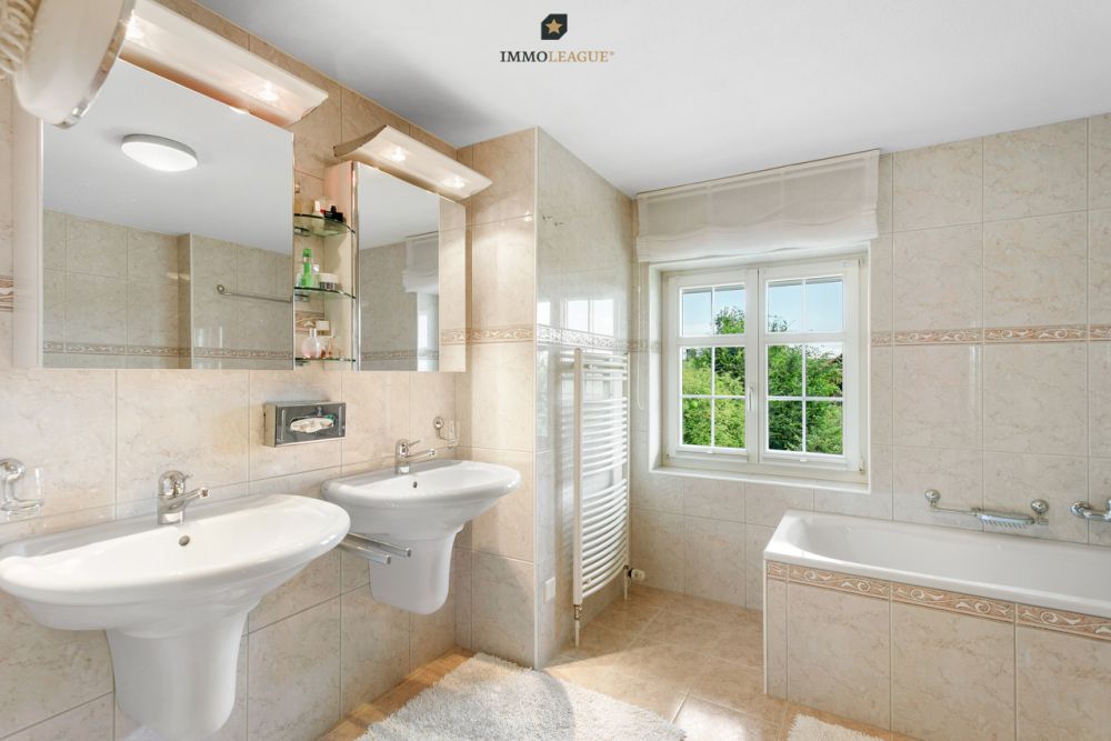 Riegelhaus im Kemmental - Ihr Rückzugsort für Ruhe und Erholung - Stilvoll und mit mediterranem Flair präsentiert sich das geräumige, komfortable Badezimmer.