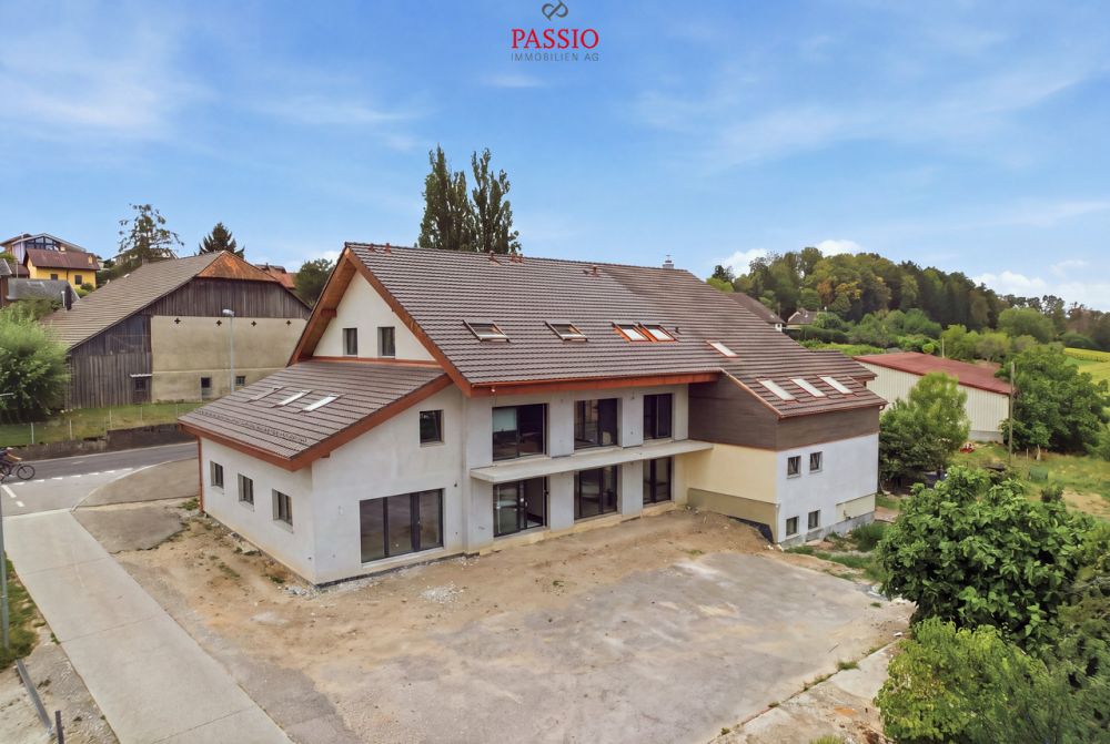 Alt trifft neu: Exklusive 5.5-Zimmer Duplex-Wohnung in Chabrey -  Bild 2