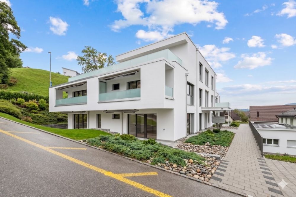 TOPMODERNE 2.5-ZIMMER-WOHNUNG IN MENZIKEN -  Bild 1