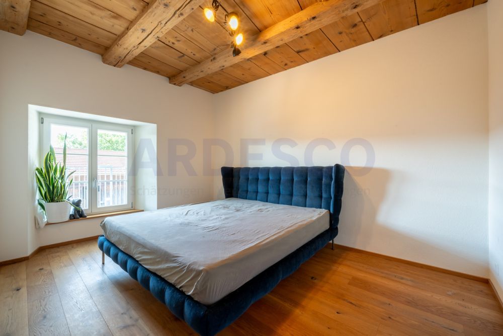 Stilvoll saniert. Vielseitig nutzbar. - Obergeschoss Zimmer