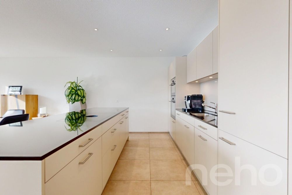 Moderne 4.5-Zimmerwohnung mit grossem Balkon und hochwertiger Küche - Bild 2