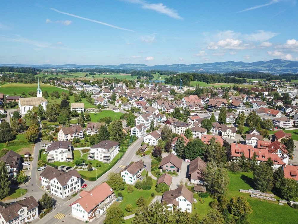 GROSSE 3 1/2-ZIMMER WOHNUNG, PARTIELLE SEESICHT, SONNIG, RUHIG, MITTEN IM DORF - Bild 7