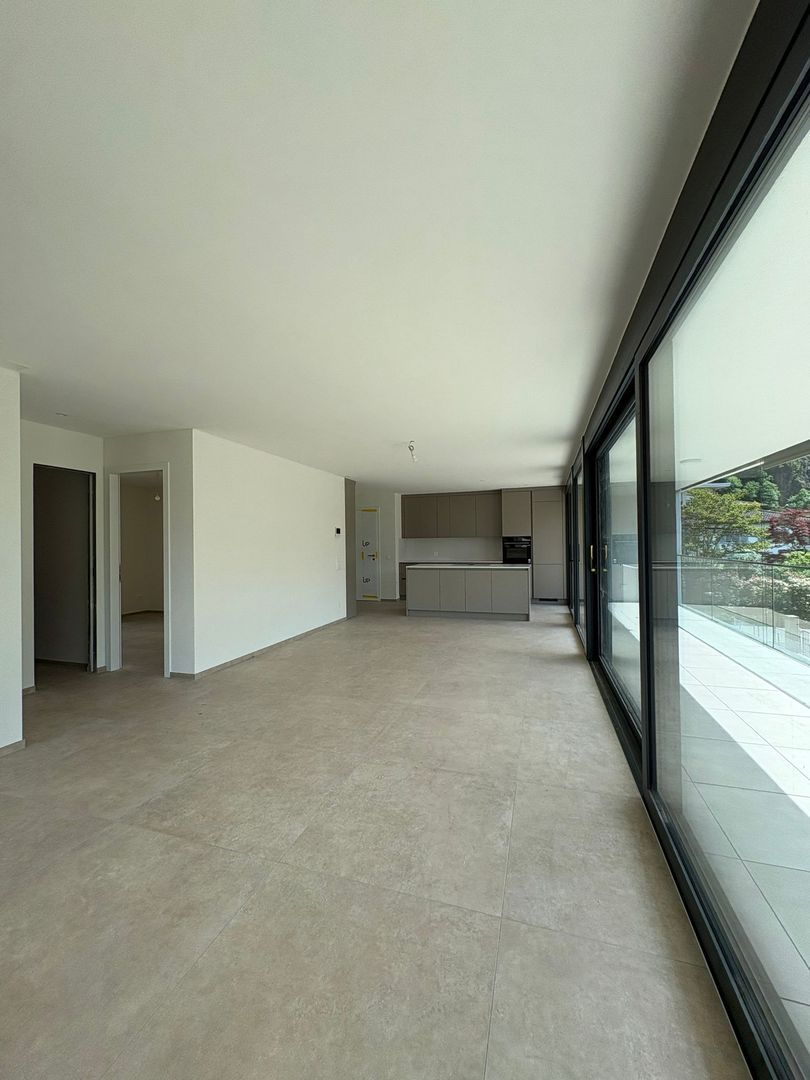 Moderno appartamento di 3.5 locali con ampia terrazza a Giubiasco -  Bild 4