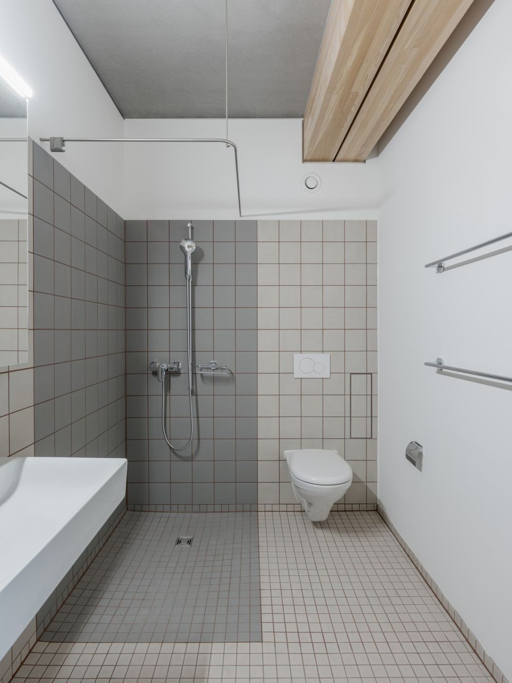 Zwhatt  Its city. Its country. Its life. - Bathroom (sample image)