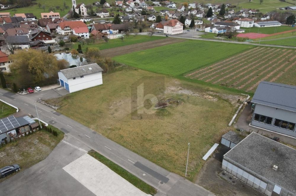 BUSINESS-STANDORT MIT ZUSÄTZLICHEN RAUMEINHEITEN -  Bild 1