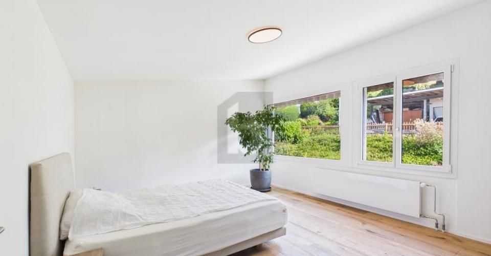 KERNSANIERT MIT GARTEN, POOL UND PANORAMASICHT - Maison 5.5 pièces - image - 4
