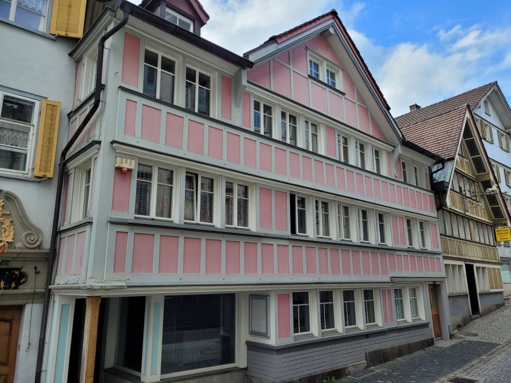 Erstvermietung - 4-Zimmer-Dachwohnung + Mansardenzimmer -  Bild 1