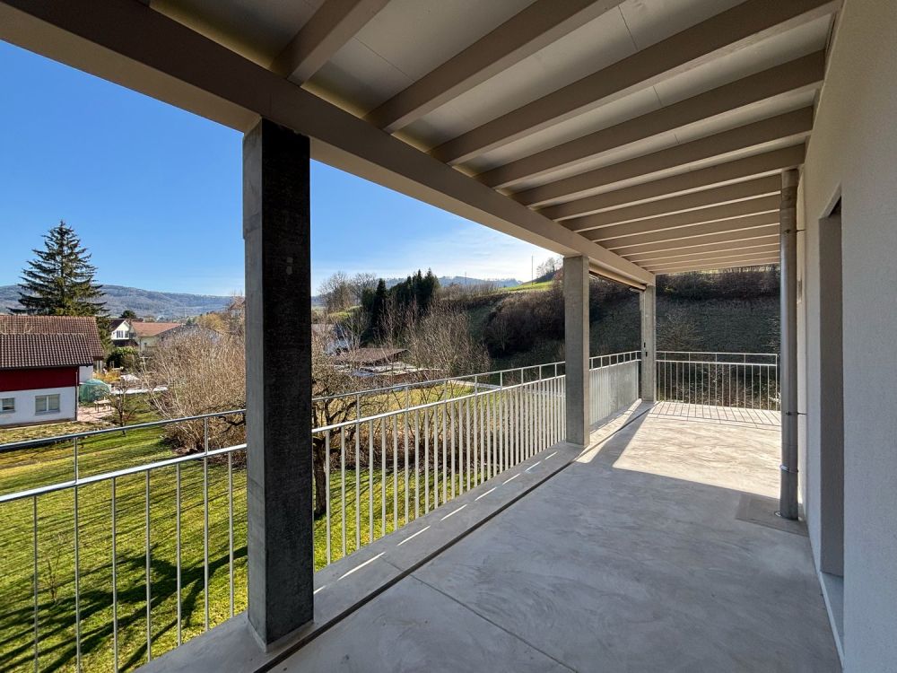 Moderne 4.5-Zimmer-Dachgeschosswohnung mit grossem Balkon – Wohnen an bester Aussichtslage -  Bild 1