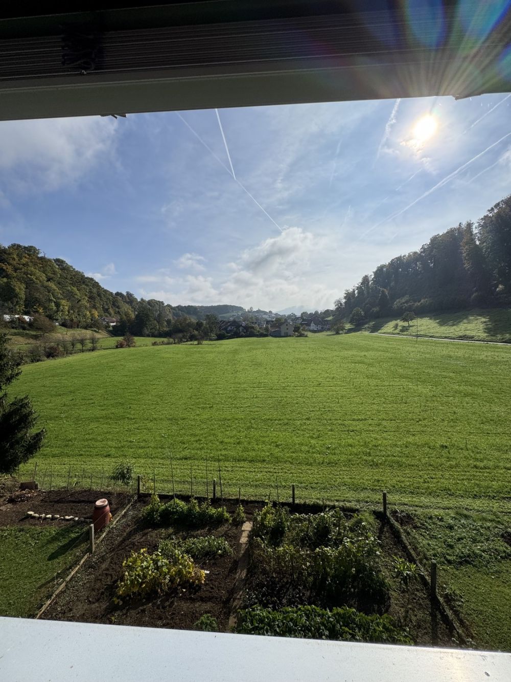 Helle 3.5-Zimmer-Dachwohnung mit Terrasse & Blick ins Grüne -  Bild 3