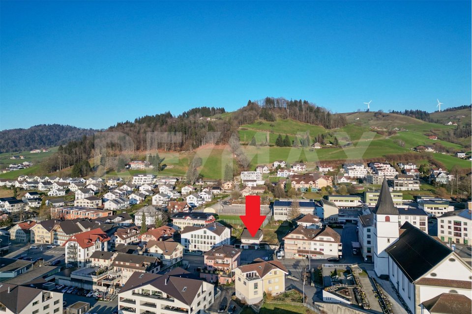 Grosszügige 5½-Zimmer-Wohnung im 1. OG an zentraler Lage - Bild 2