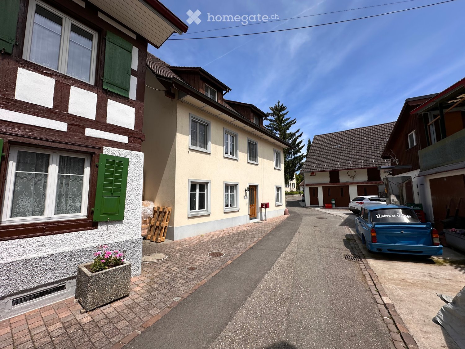 Charmantes Einfamilienhaus mit 4000 m² Wald -  Bild 2