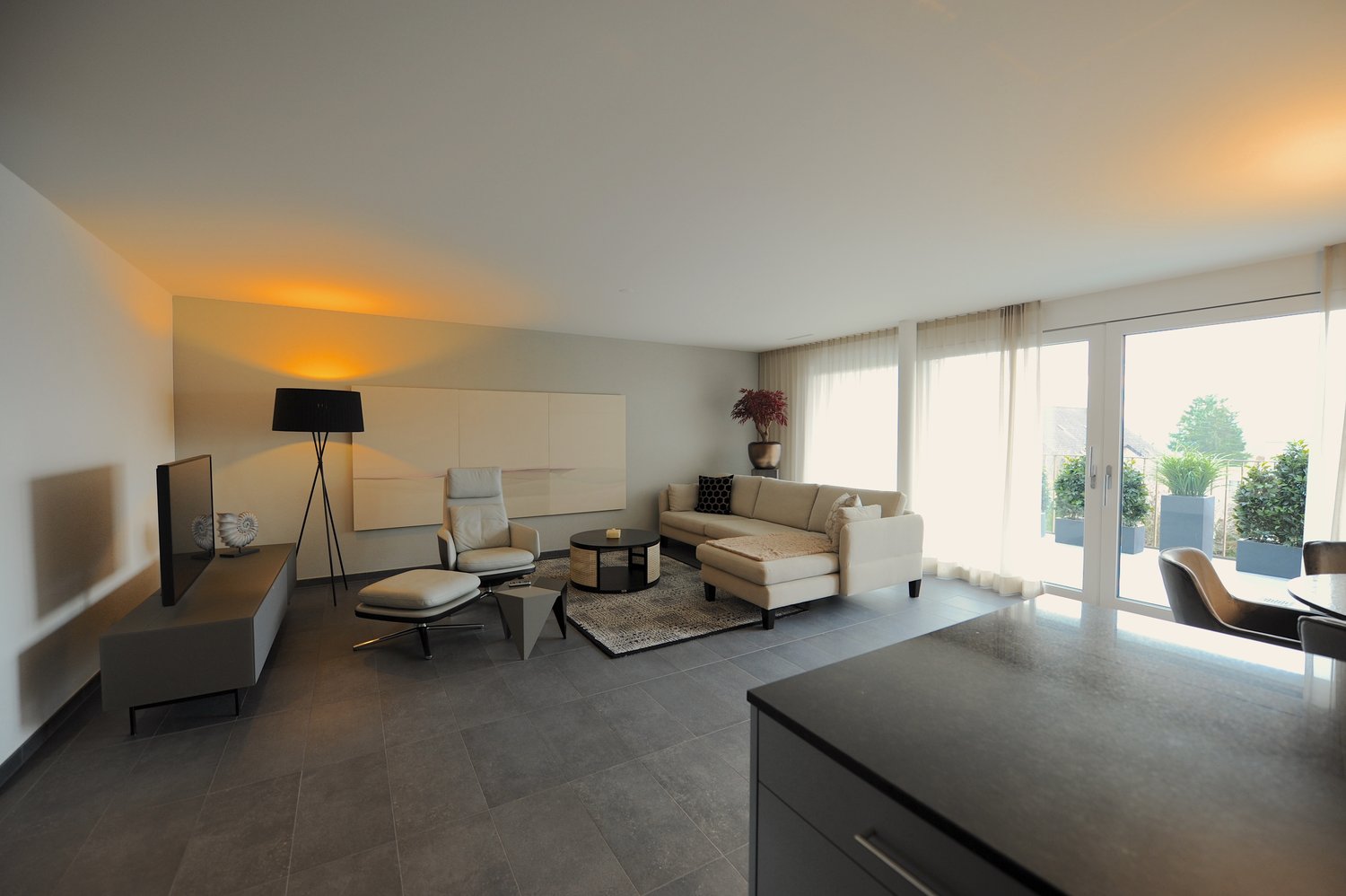 Exklusives modernes Wohnen in Winkel -  4.5-Zimmer-Attika-Dachwohnung - Bild 2