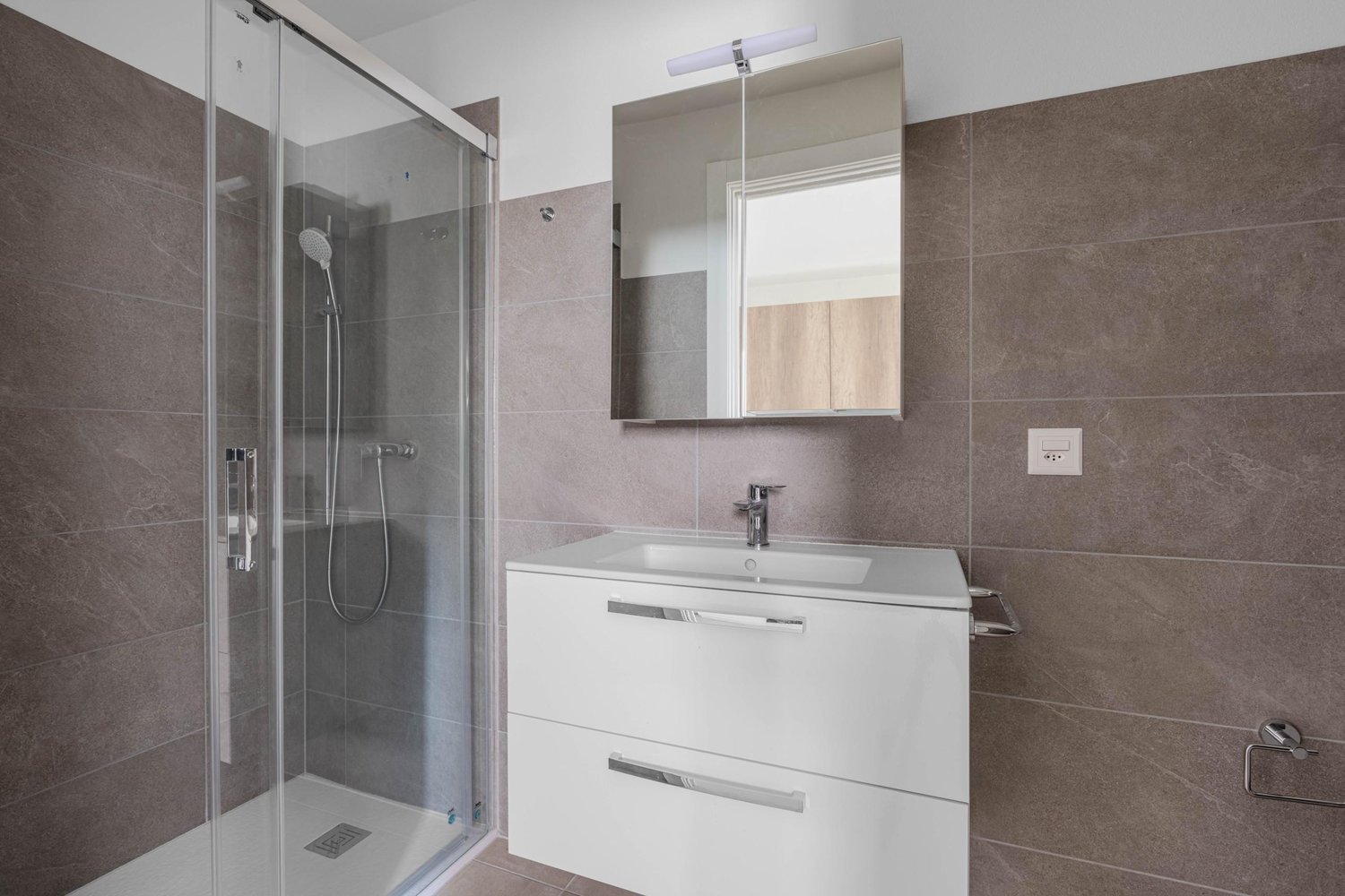 LUMINOSO E NUOVO 3 LOCALI NELLA CAPRIASCA A LOPAGNO -  Bild 6