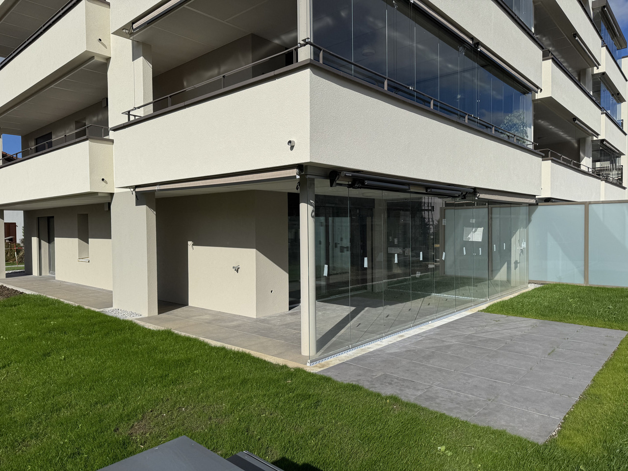 Appartement de 4,5 pièces au rez-de-chaussée - Bild 1