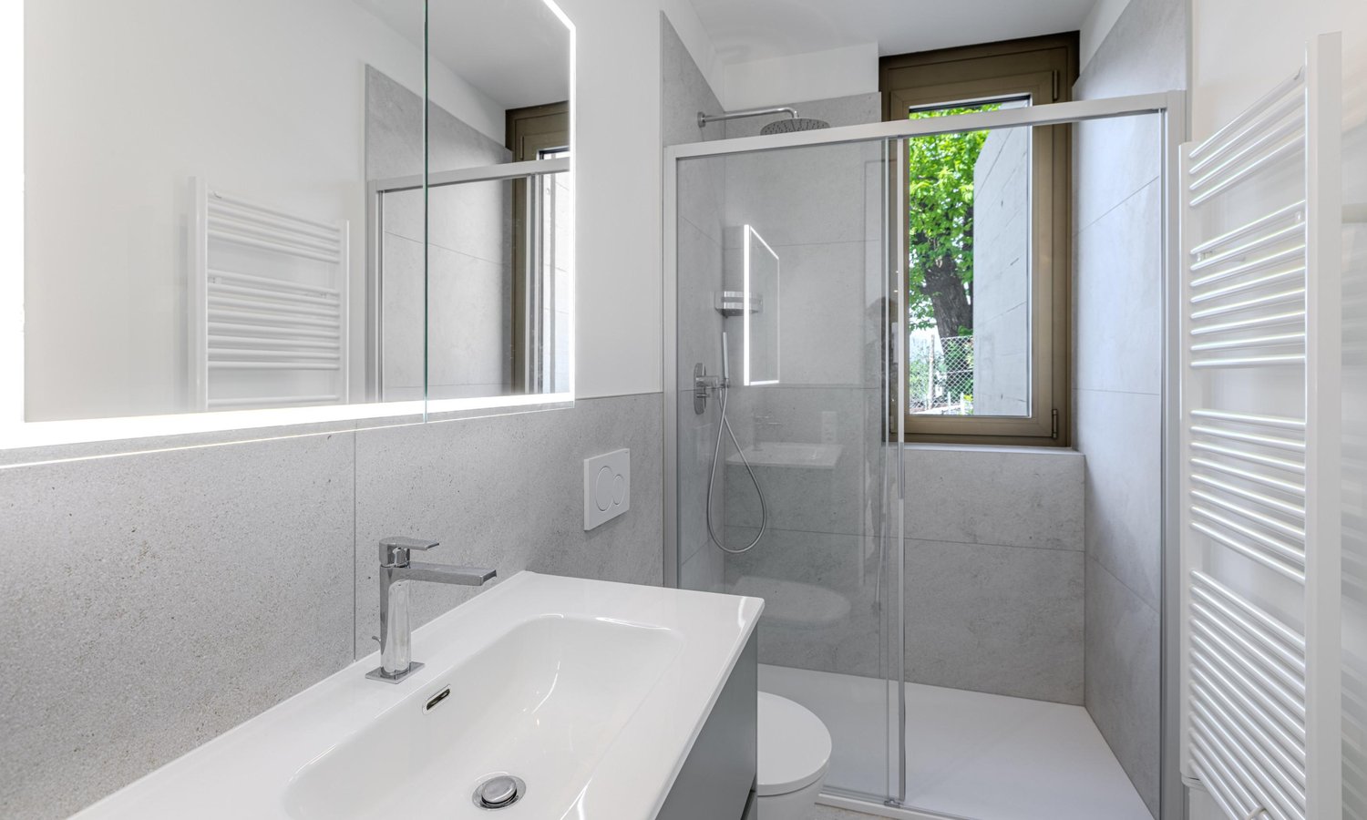 STUPENDO E MODERNO 2.5 CON GIARDINO E VISTA LAGO A BISSONE - Bild 7