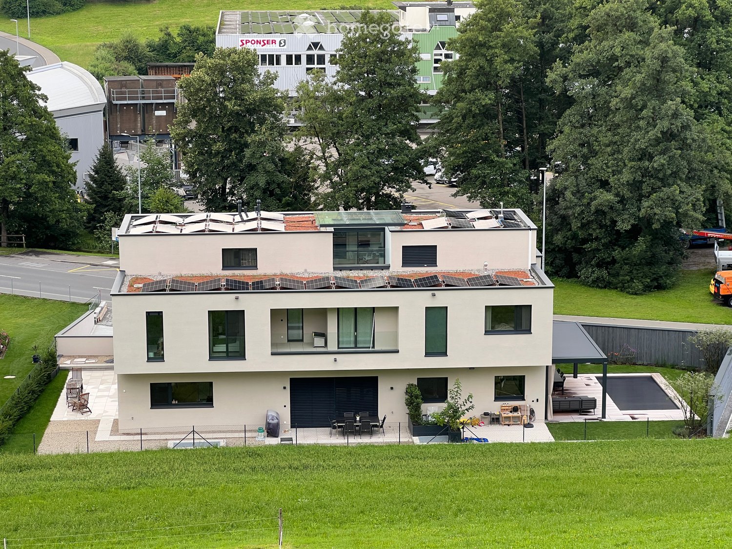 Modernes, sonniges 5.5-Zimmer-Reihenhaus mit Büro in Wollerau - Bild 1
