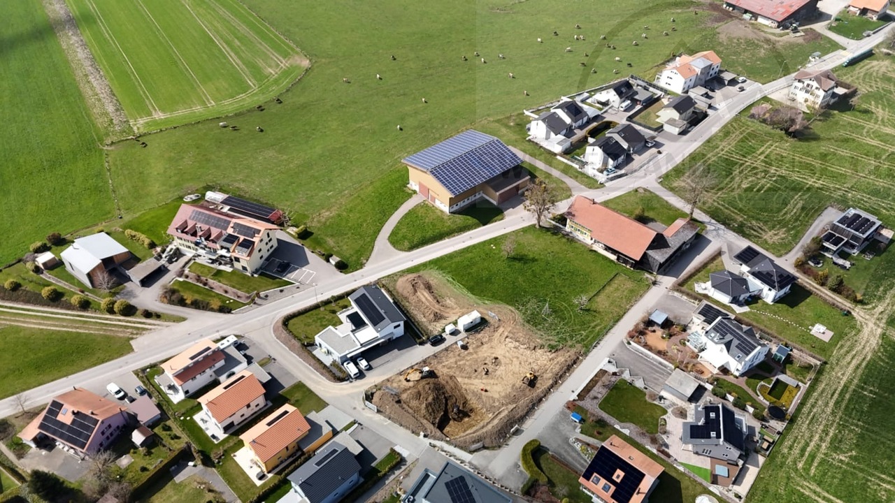 Magnifique villa individuelle 5.5 pcs avec grand jardin à Lovens -  Bild 1