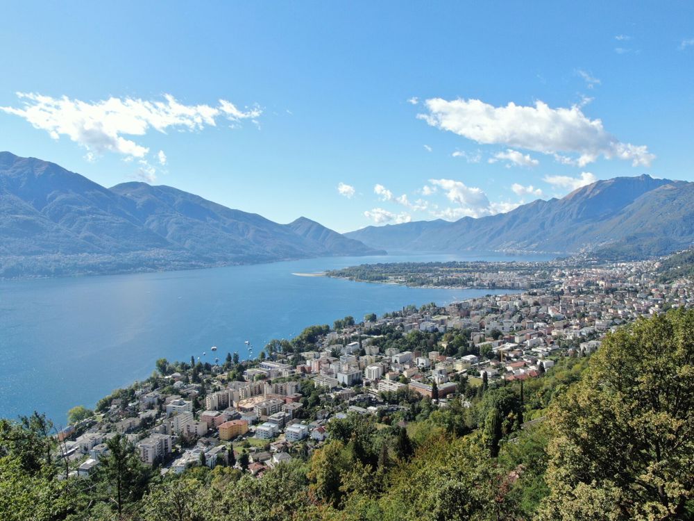 Villa da sogno in posizione unica con imprendibile vista lago, wellness e piscina - Bild 2