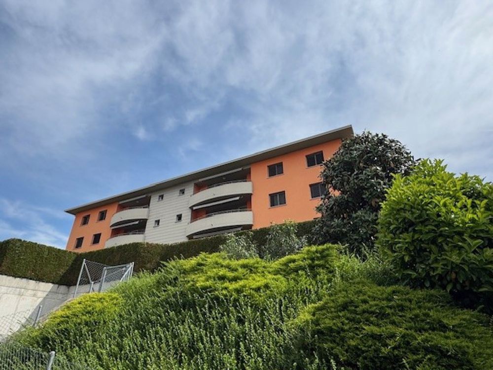 Meraviglioso appartamento 4.5 locali con vista aperta città e lago - Bild 1