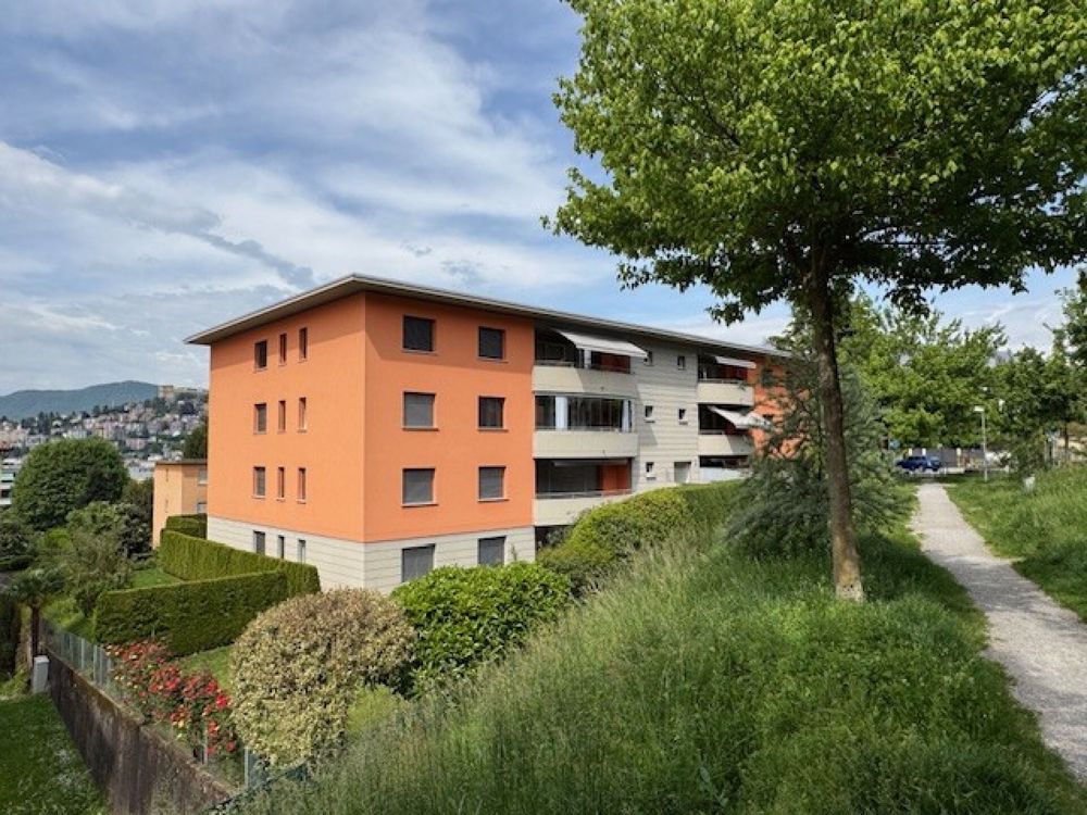 Meraviglioso appartamento 4.5 locali con vista aperta città e lago - Bild 2
