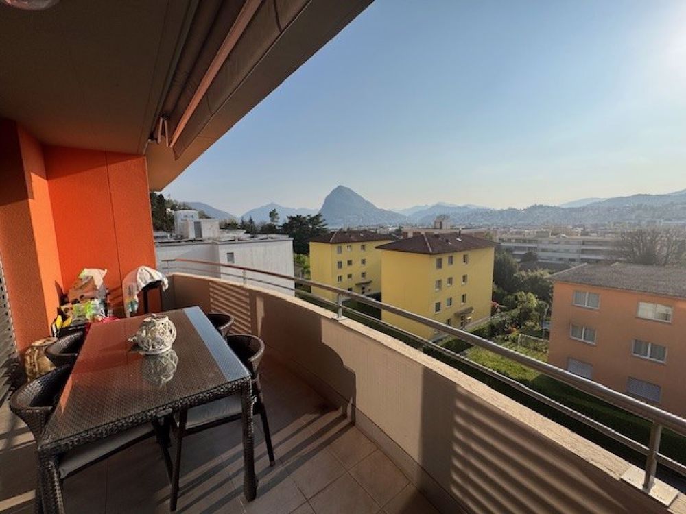 Meraviglioso appartamento 4.5 locali con vista aperta città e lago - Bild 3