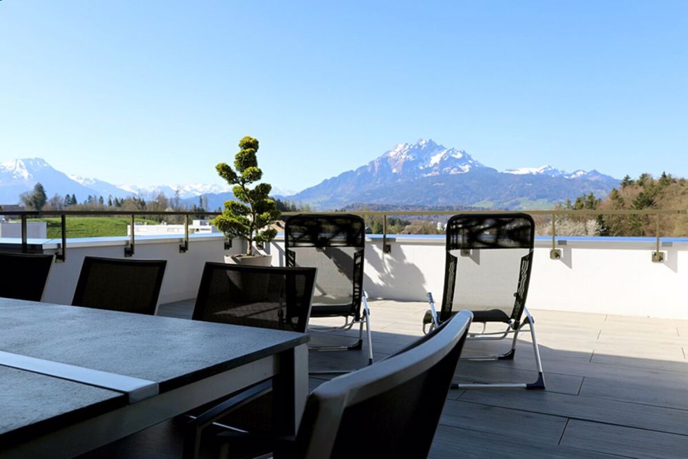 3.5 Zimmer-Attikawohnung - Bergsicht pur - Terrasse mit Blick Pilatus