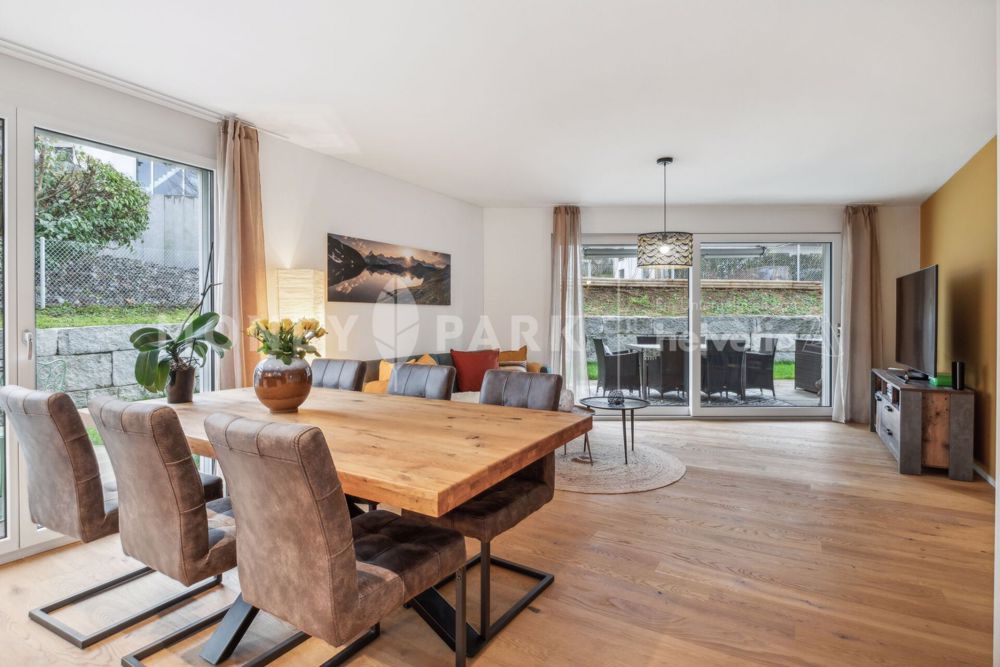 Neuwertige 3.5-Zimmer-Gartenwohnung mit grosszügigem Garten (83.5 m²) und sonnigem Terrassensitzplatz (22 m²) - Bild 1