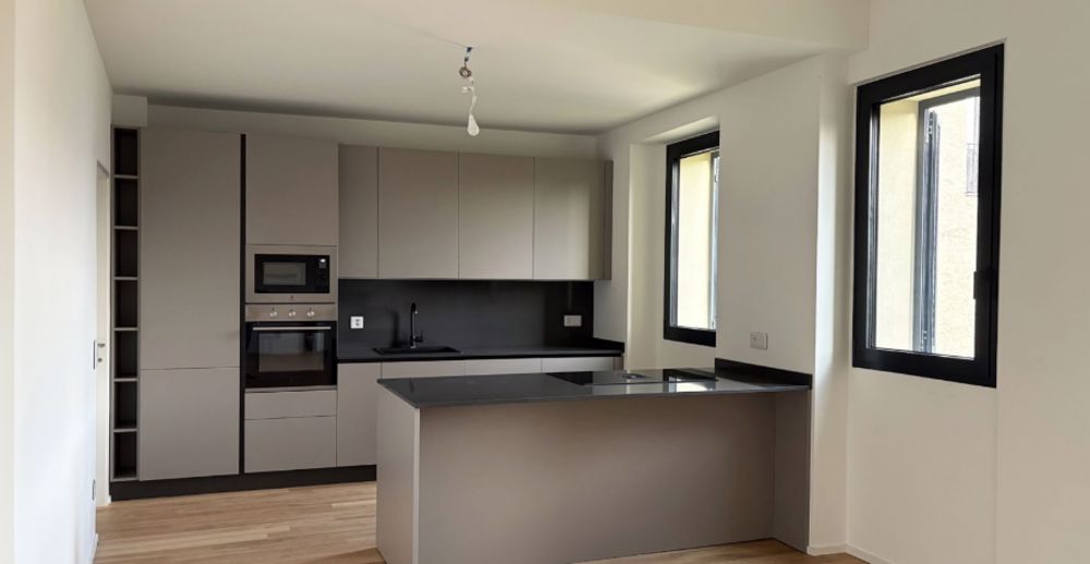 Moderno Appartamento di 3.5 Locali al 1° Piano con Vista Lago a Pura Comfort in Posizione Tranquilla - Image 2