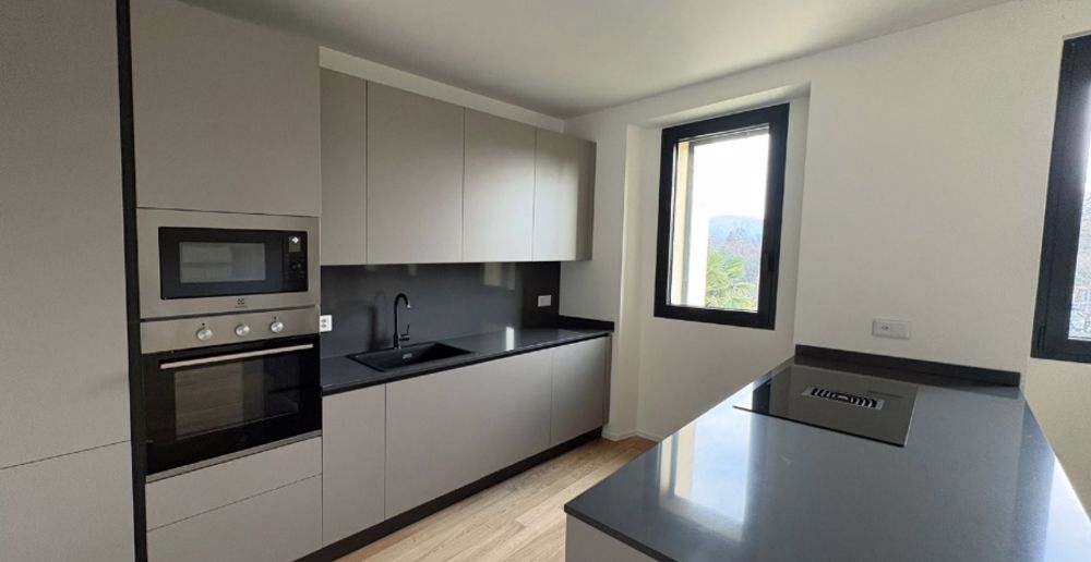 Moderno Appartamento di 3.5 Locali al 1° Piano con Vista Lago a Pura Comfort in Posizione Tranquilla - Image 3