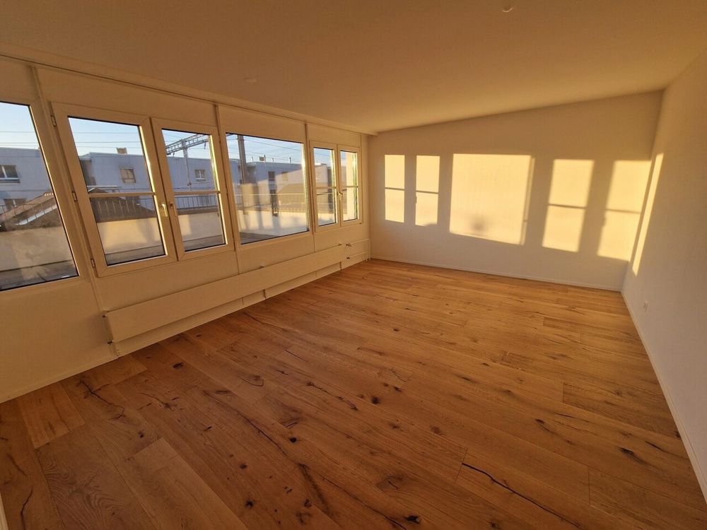 WOHNOASE: 175M2 MIT RIESIGER TERRASSE IM HERZEN VON SCHÖNBÜHL - Zimmer1