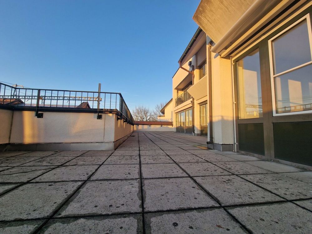 WOHNOASE: 175M2 MIT RIESIGER TERRASSE IM HERZEN VON SCHÖNBÜHL - Terrasse