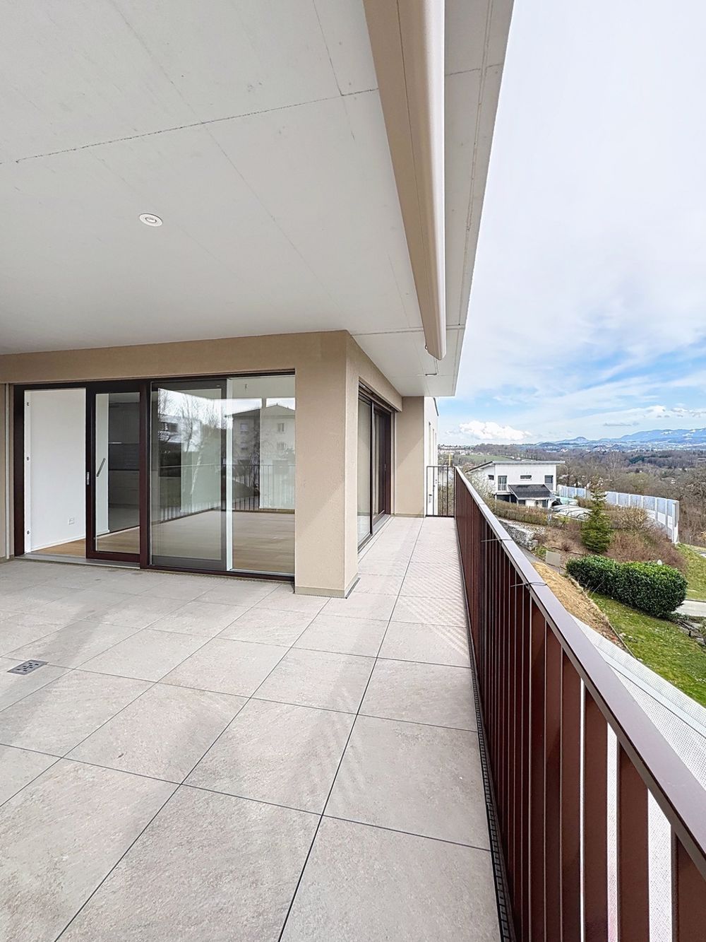 Très bel attique de 5.5 pces avec magnifique vue - Bild 3